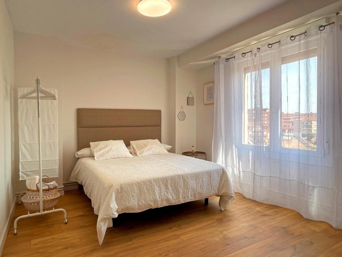 Apartamentos Vianeando Viana  Bagian luar foto