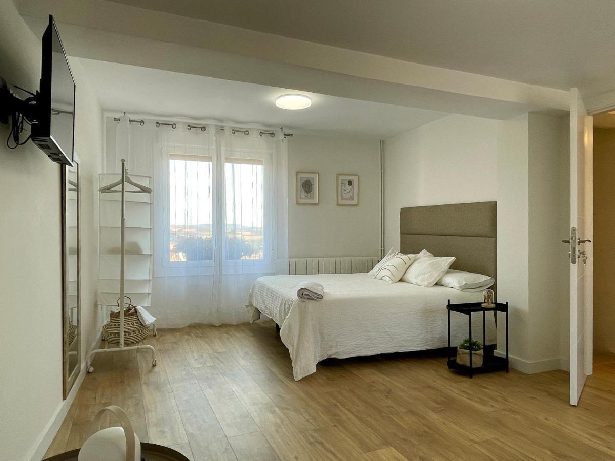 Apartamentos Vianeando Viana  Bagian luar foto